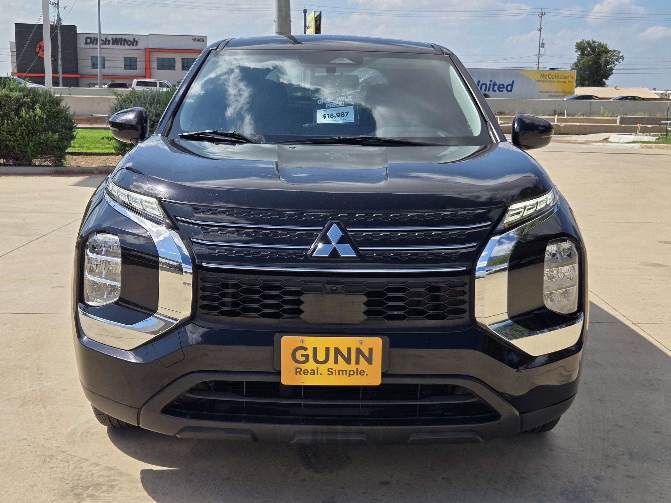 2023 Mitsubishi Outlander ES