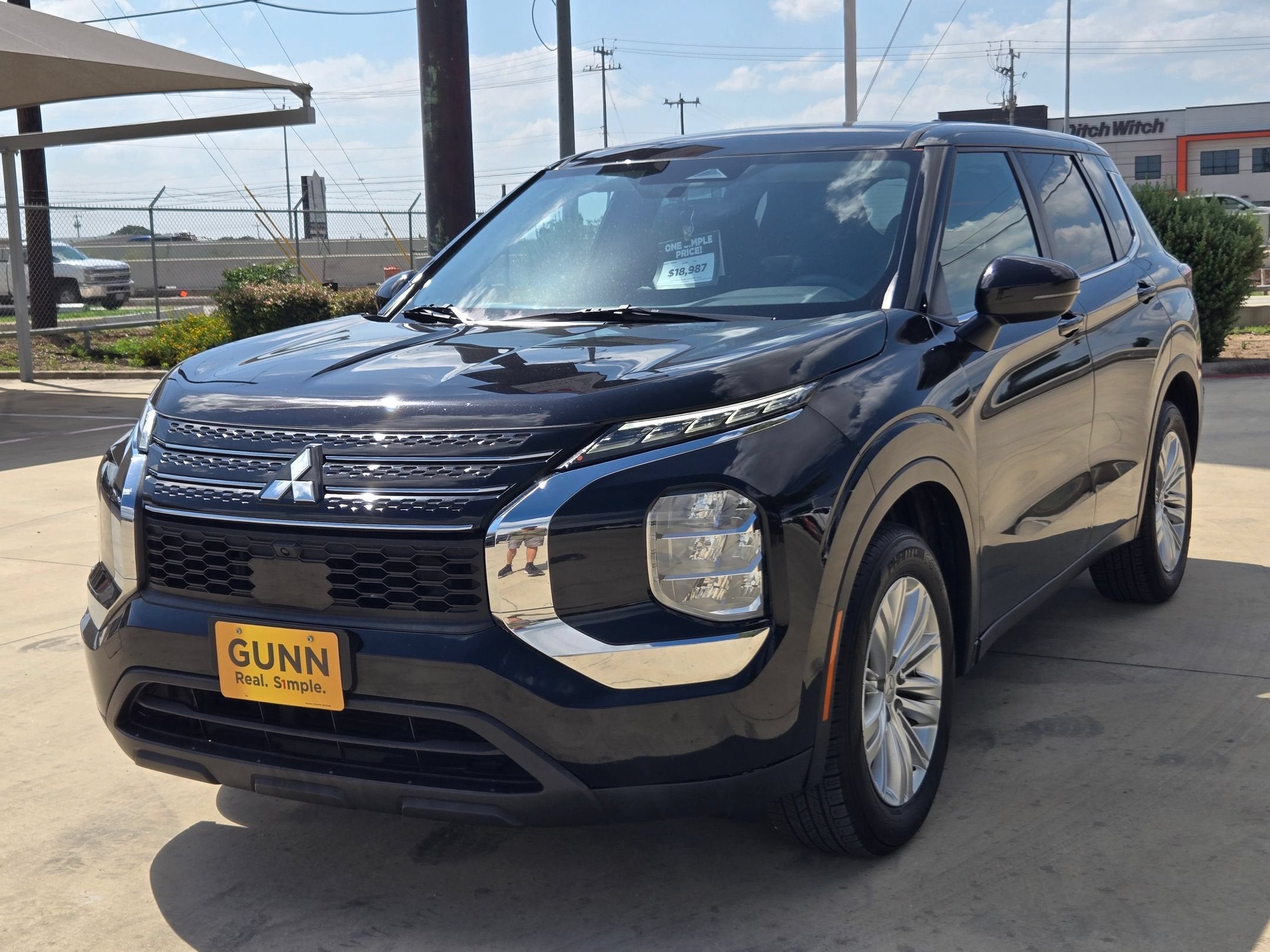 2023 Mitsubishi Outlander ES