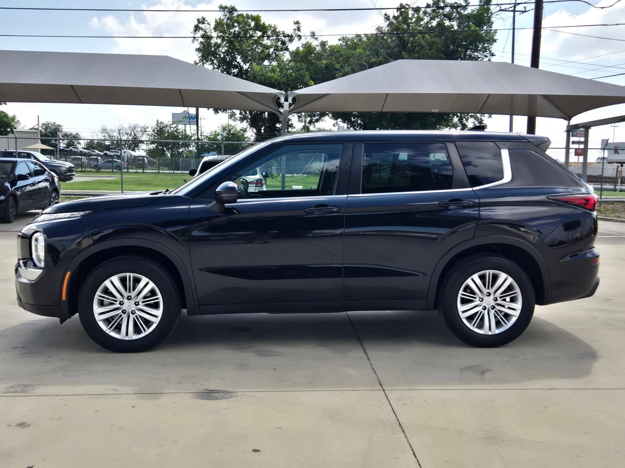 2023 Mitsubishi Outlander ES