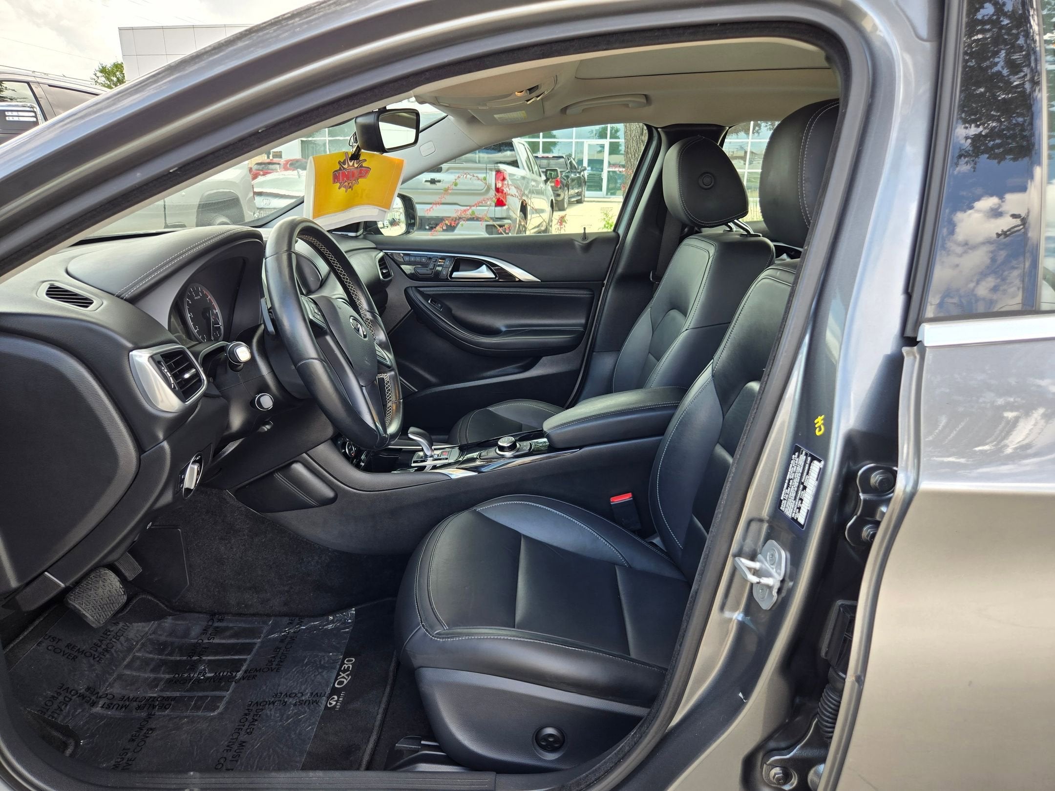 2017 INFINITI QX30 Premium