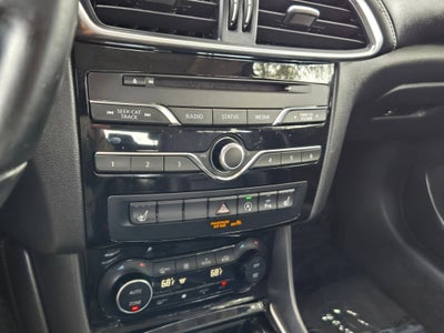 2017 INFINITI QX30 Premium
