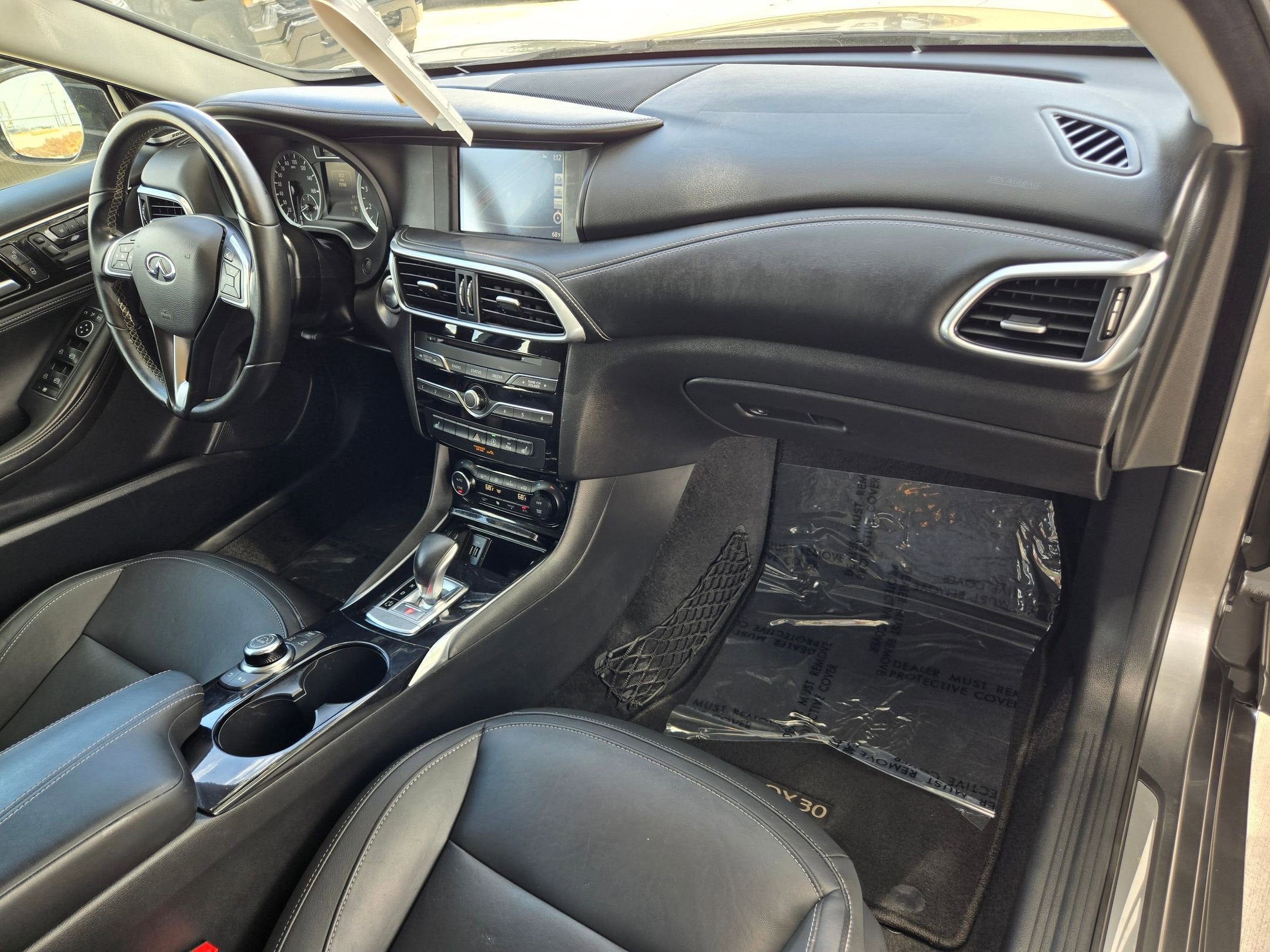 2017 INFINITI QX30 Premium