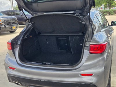 2017 INFINITI QX30 Premium