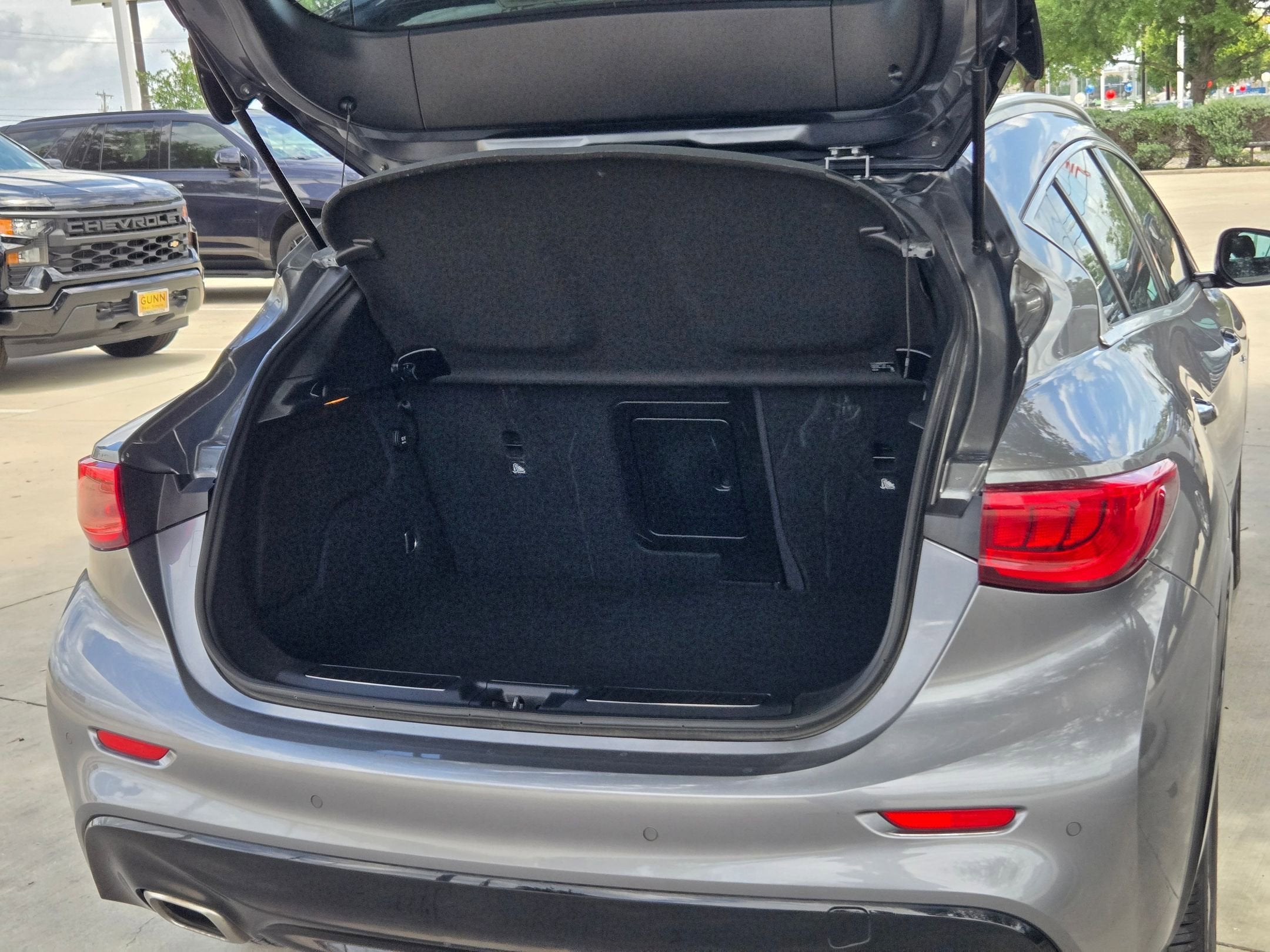 2017 INFINITI QX30 Premium