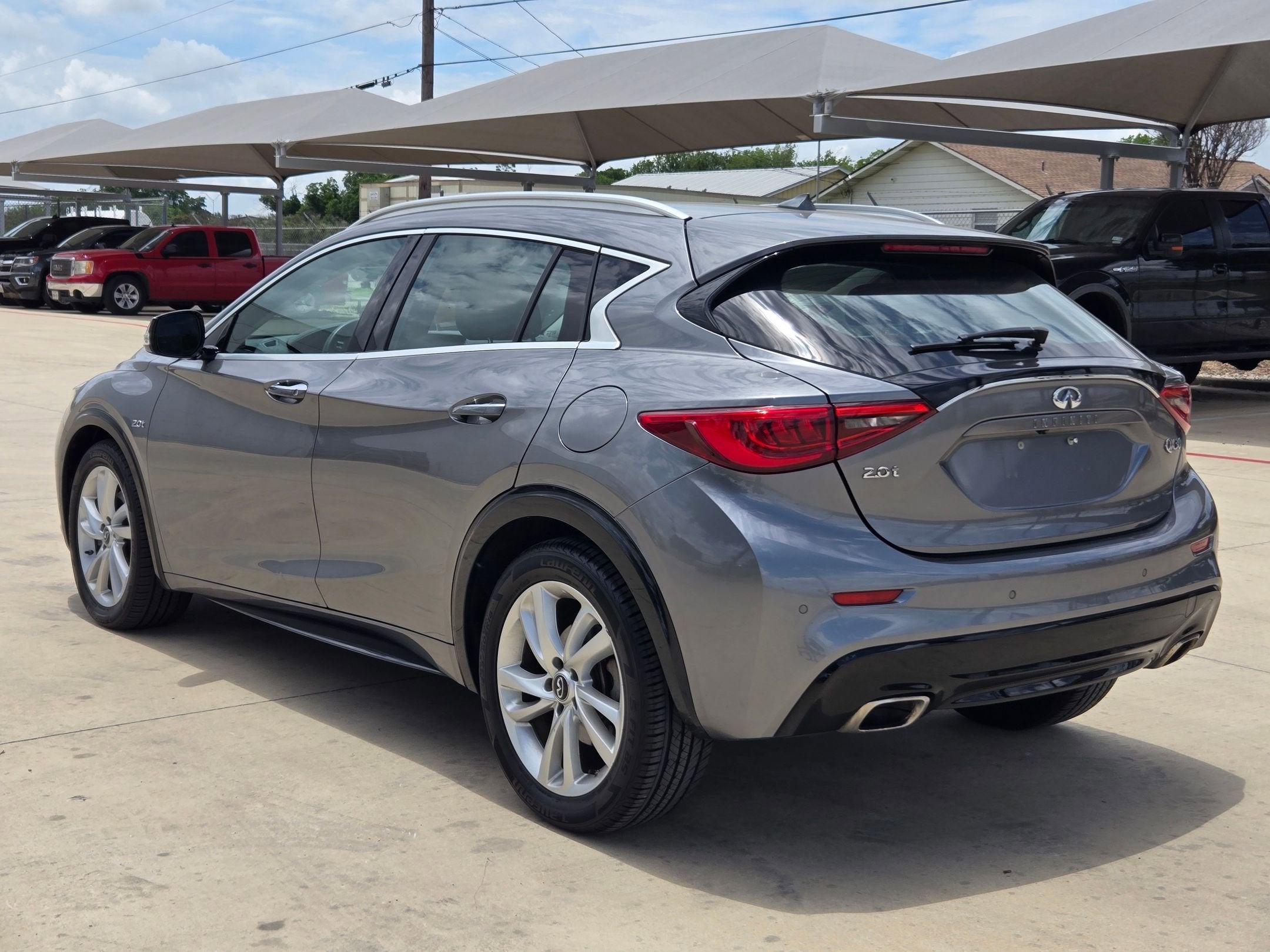 2017 INFINITI QX30 Premium