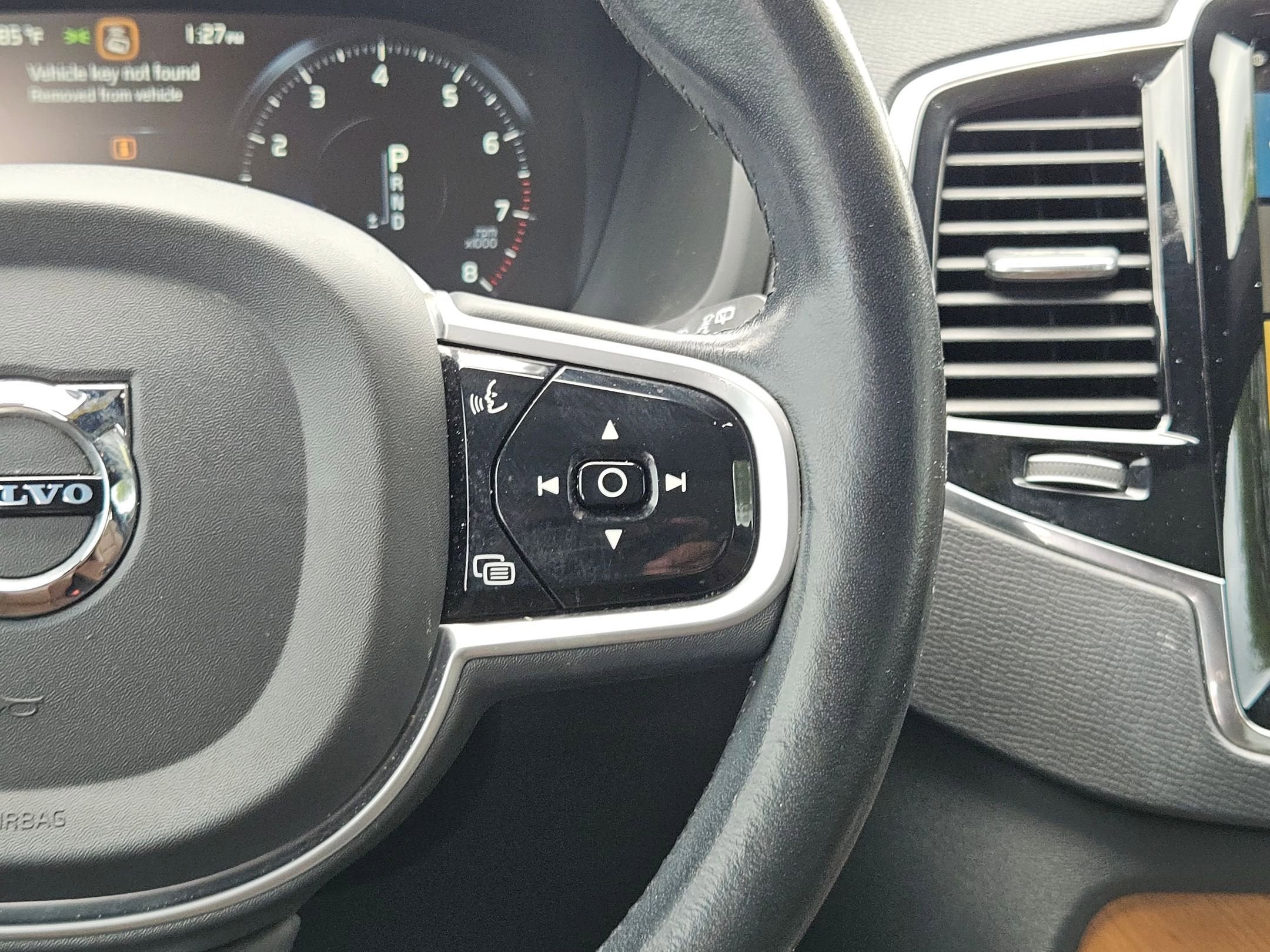 2022 Volvo XC90 Momentum