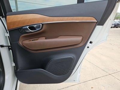 2022 Volvo XC90 Momentum