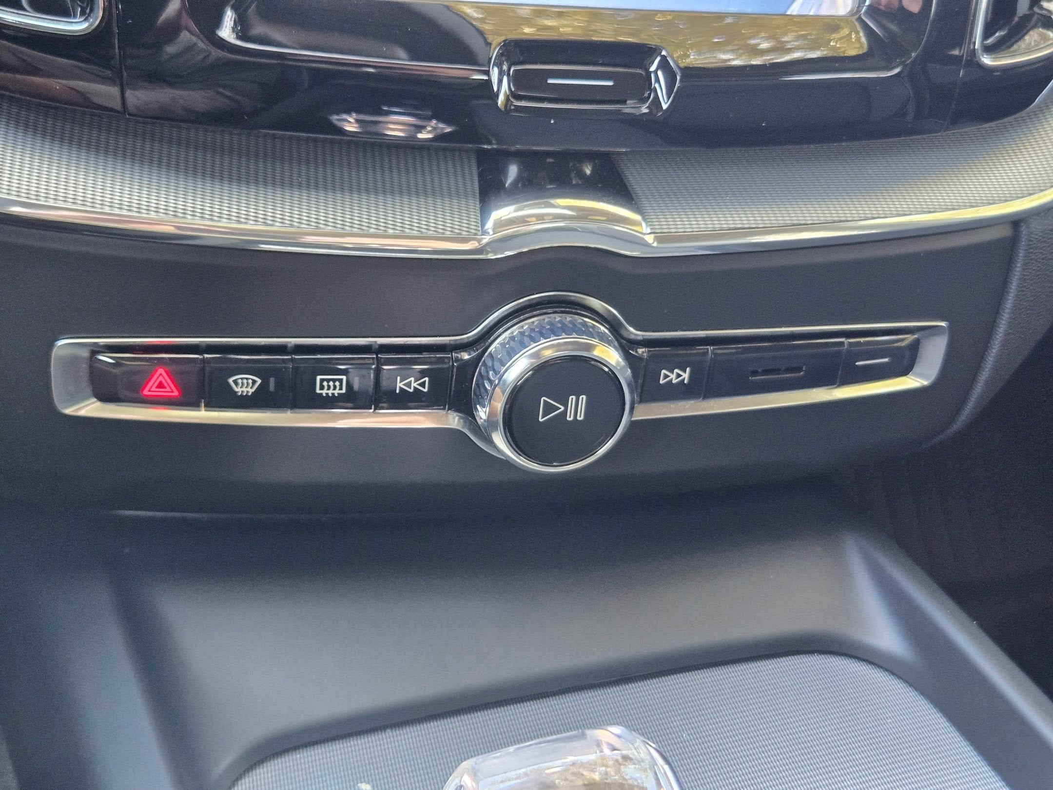 2023 Volvo XC60 Ultimate Dark Theme