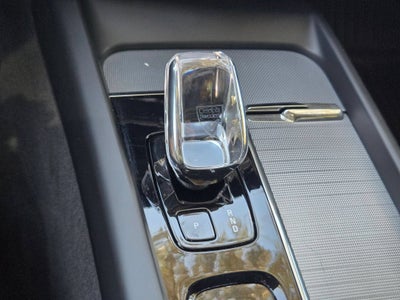 2023 Volvo XC60 Ultimate Dark Theme
