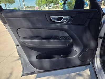 2023 Volvo XC60 Ultimate Dark Theme
