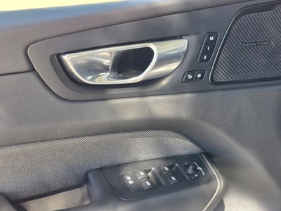 2023 Volvo XC60 Ultimate Dark Theme