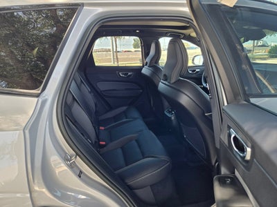 2023 Volvo XC60 Ultimate Dark Theme