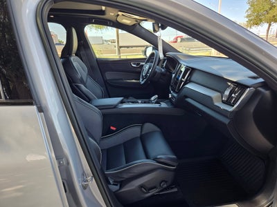 2023 Volvo XC60 Ultimate Dark Theme