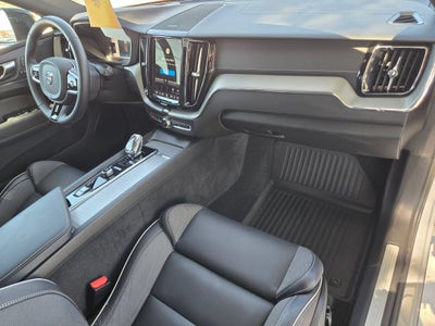 2023 Volvo XC60 Ultimate Dark Theme