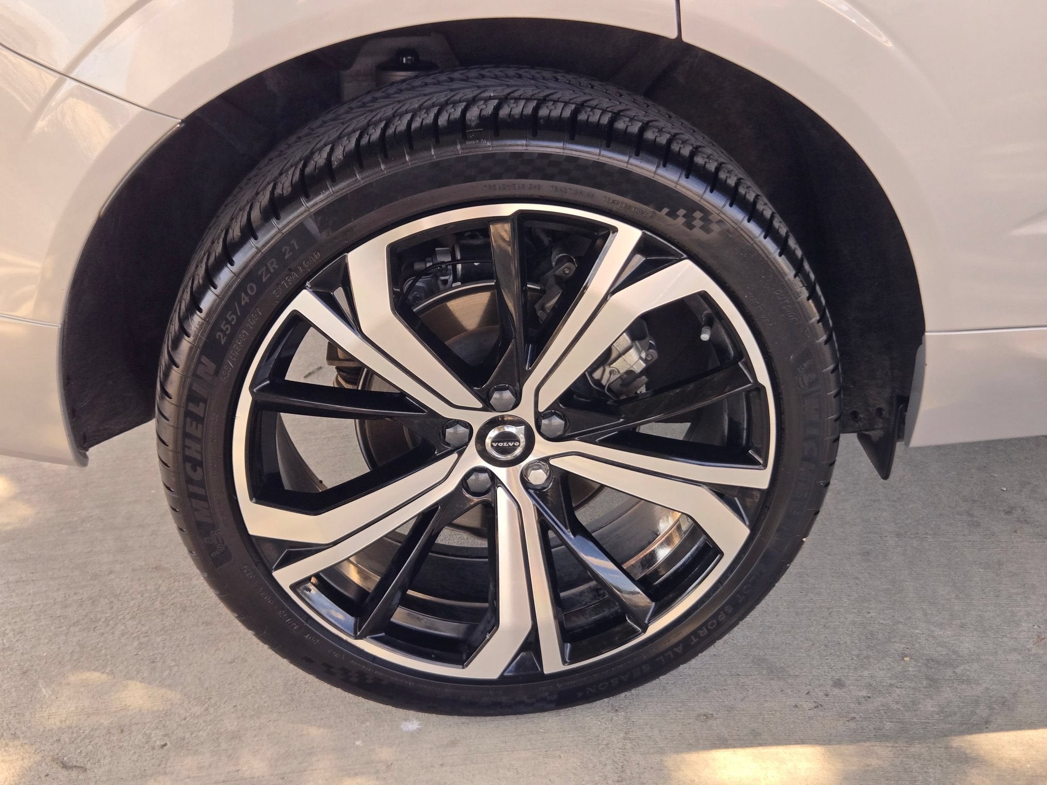 2023 Volvo XC60 Ultimate Dark Theme