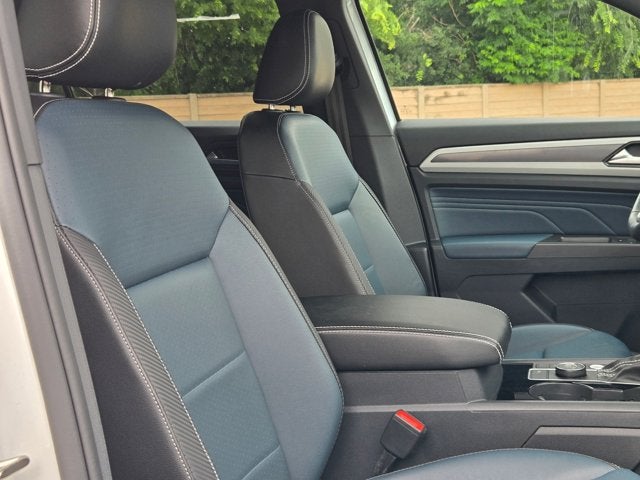 2023 Volkswagen Atlas Cross Sport 2.0T SEL R-Line Black