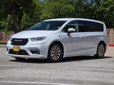 2023 Chrysler Pacifica Hybrid Touring L