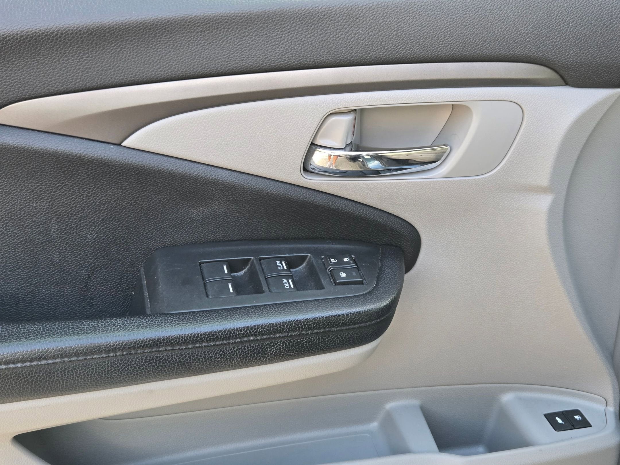 2016 Honda Pilot 2WD EX-L with Rear Entertainment System