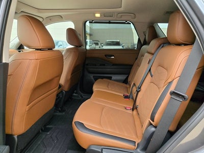 2025 Nissan Pathfinder Platinum