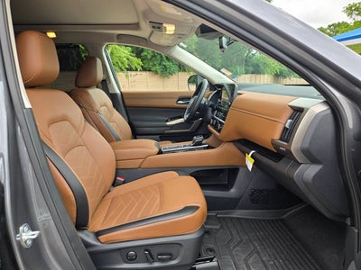 2025 Nissan Pathfinder Platinum