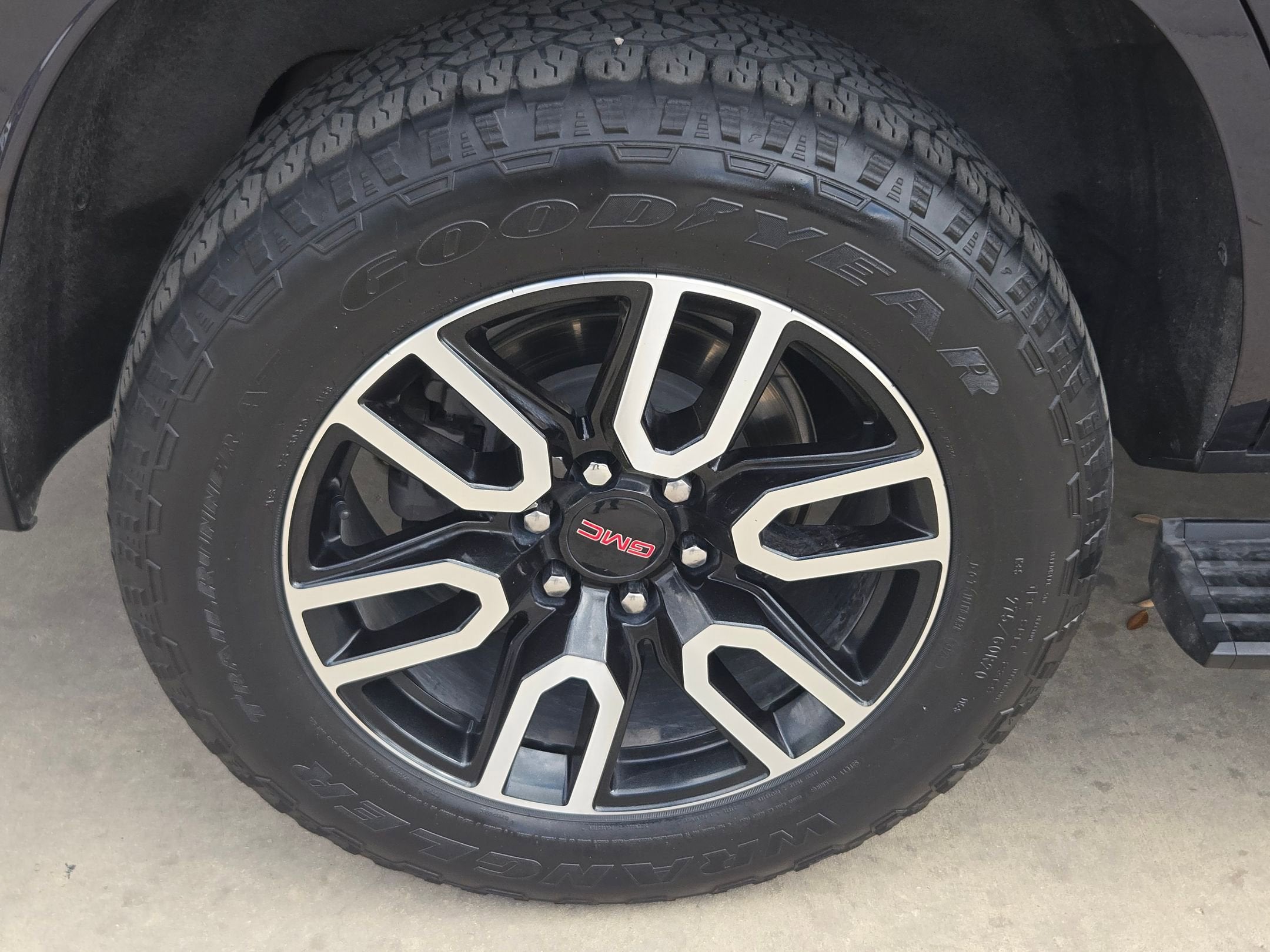 2023 GMC Yukon AT4
