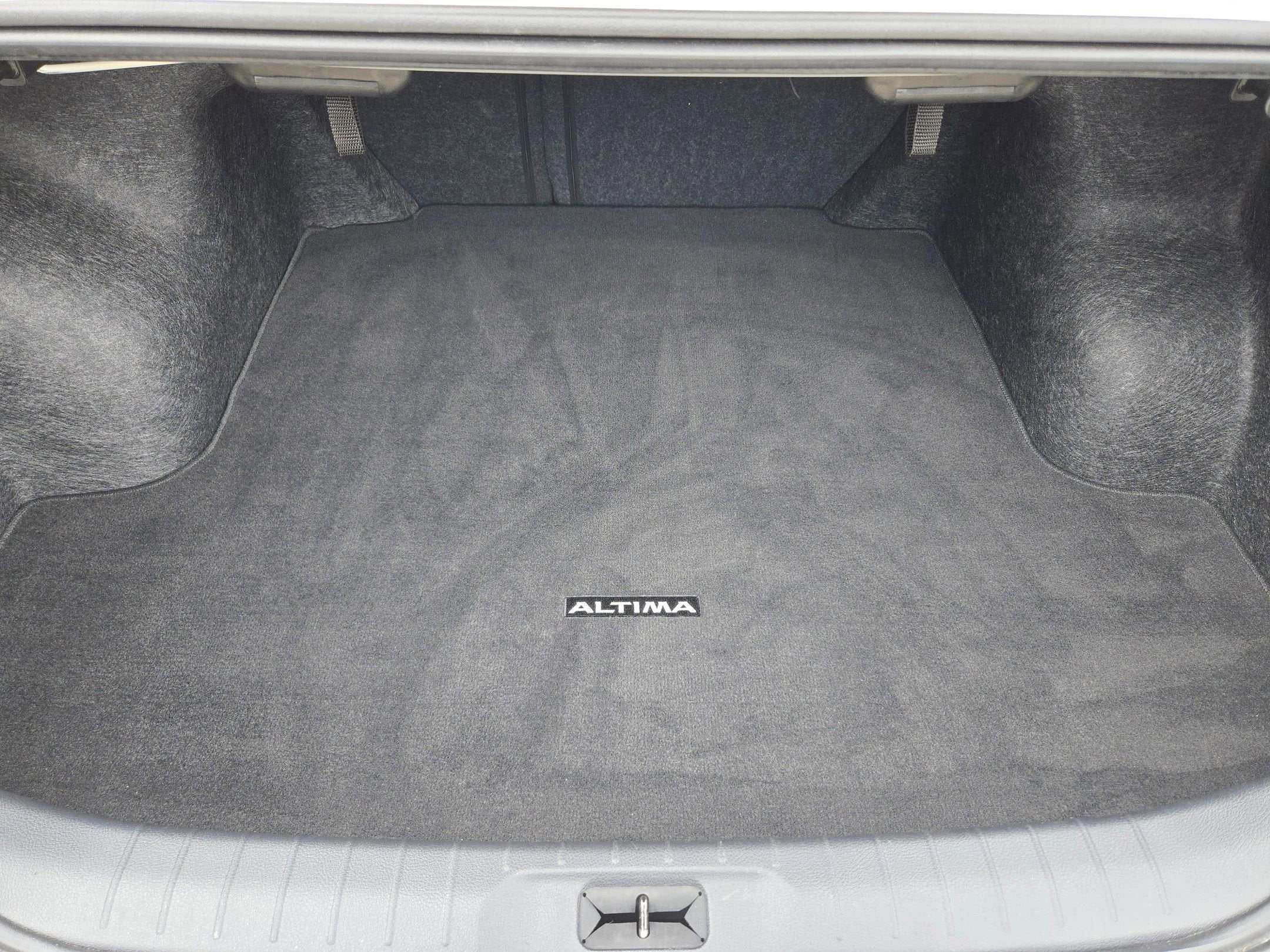 2023 Nissan Altima SR