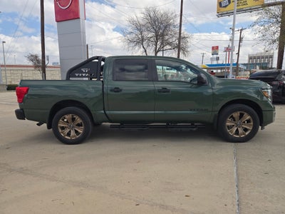 2024 Nissan Titan SV