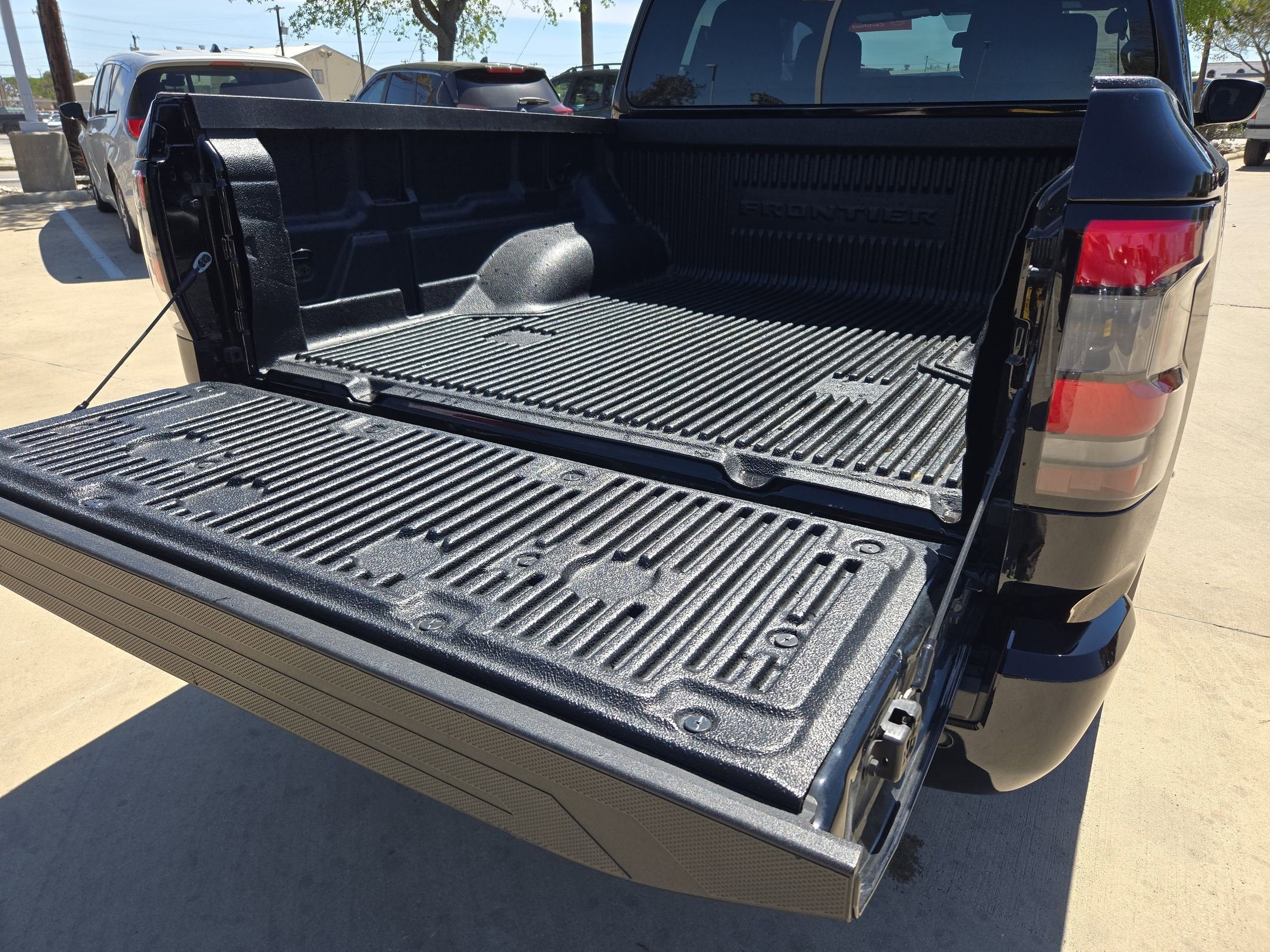 2023 Nissan Frontier Crew Cab SV