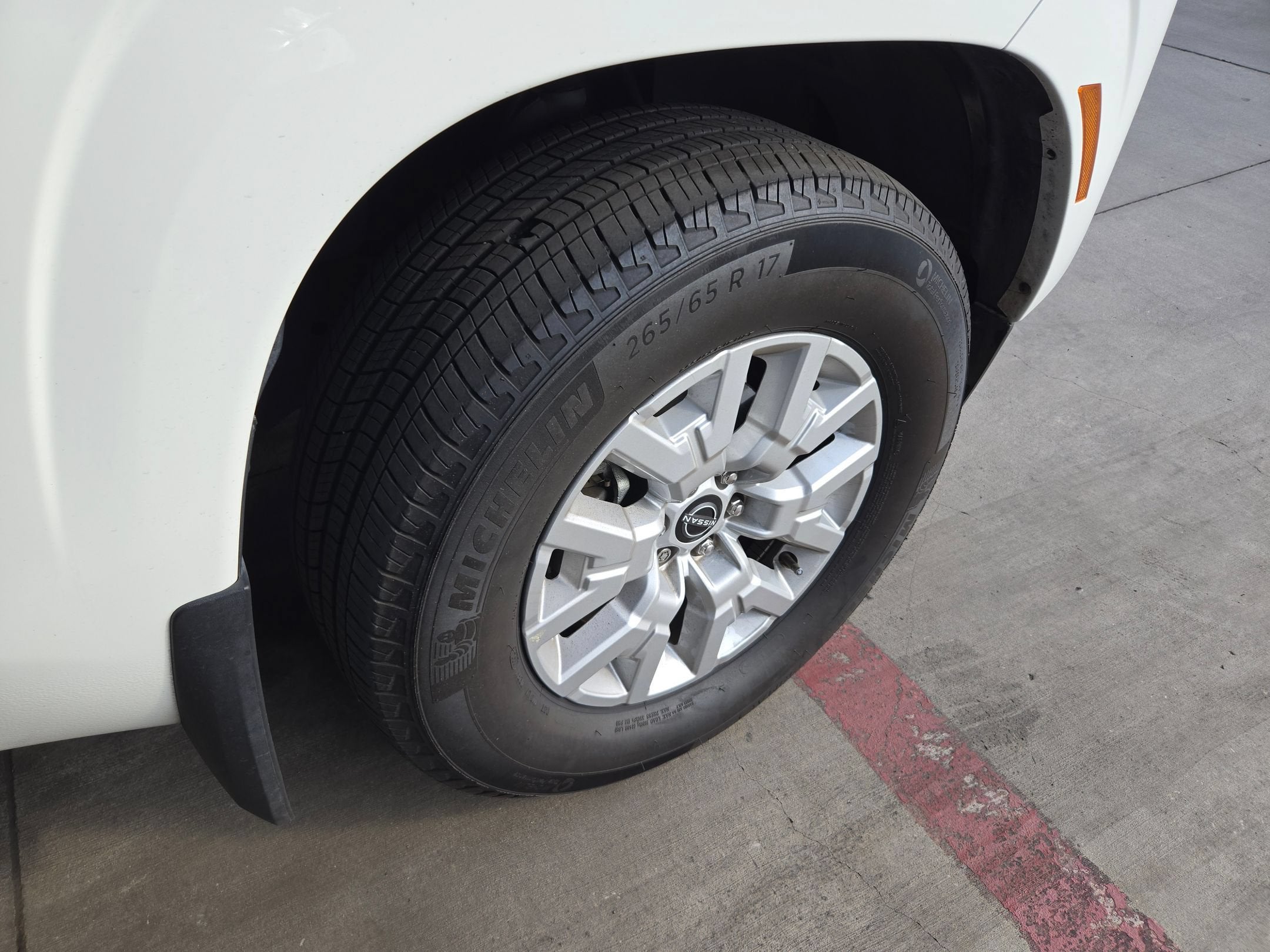 2024 Nissan Frontier SV