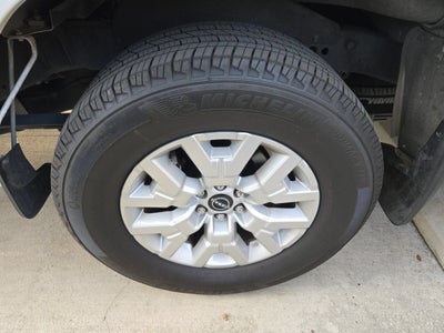 2024 Nissan Frontier SV