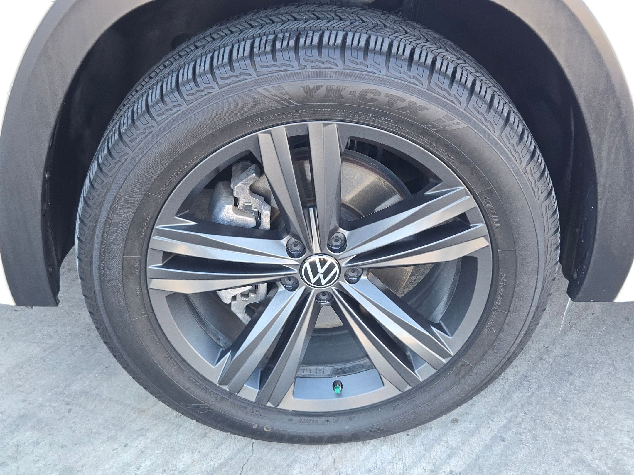 2022 Volkswagen Atlas Cross Sport 2.0T SEL R-Line