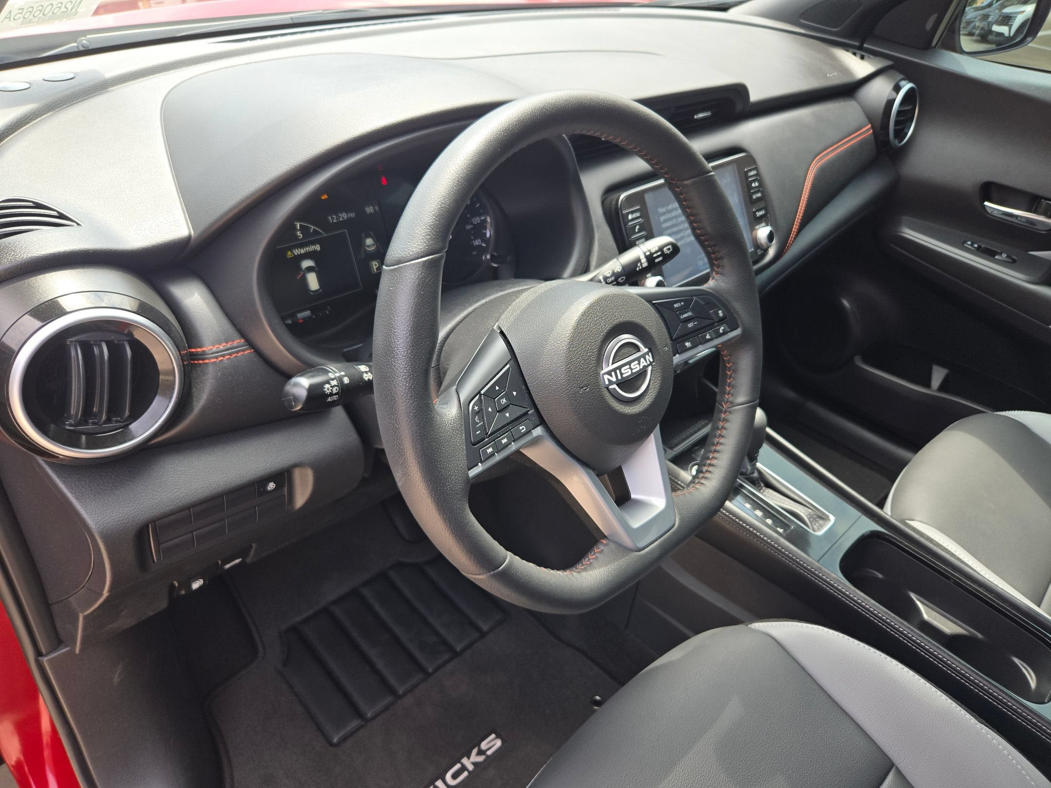 2023 Nissan Kicks SR