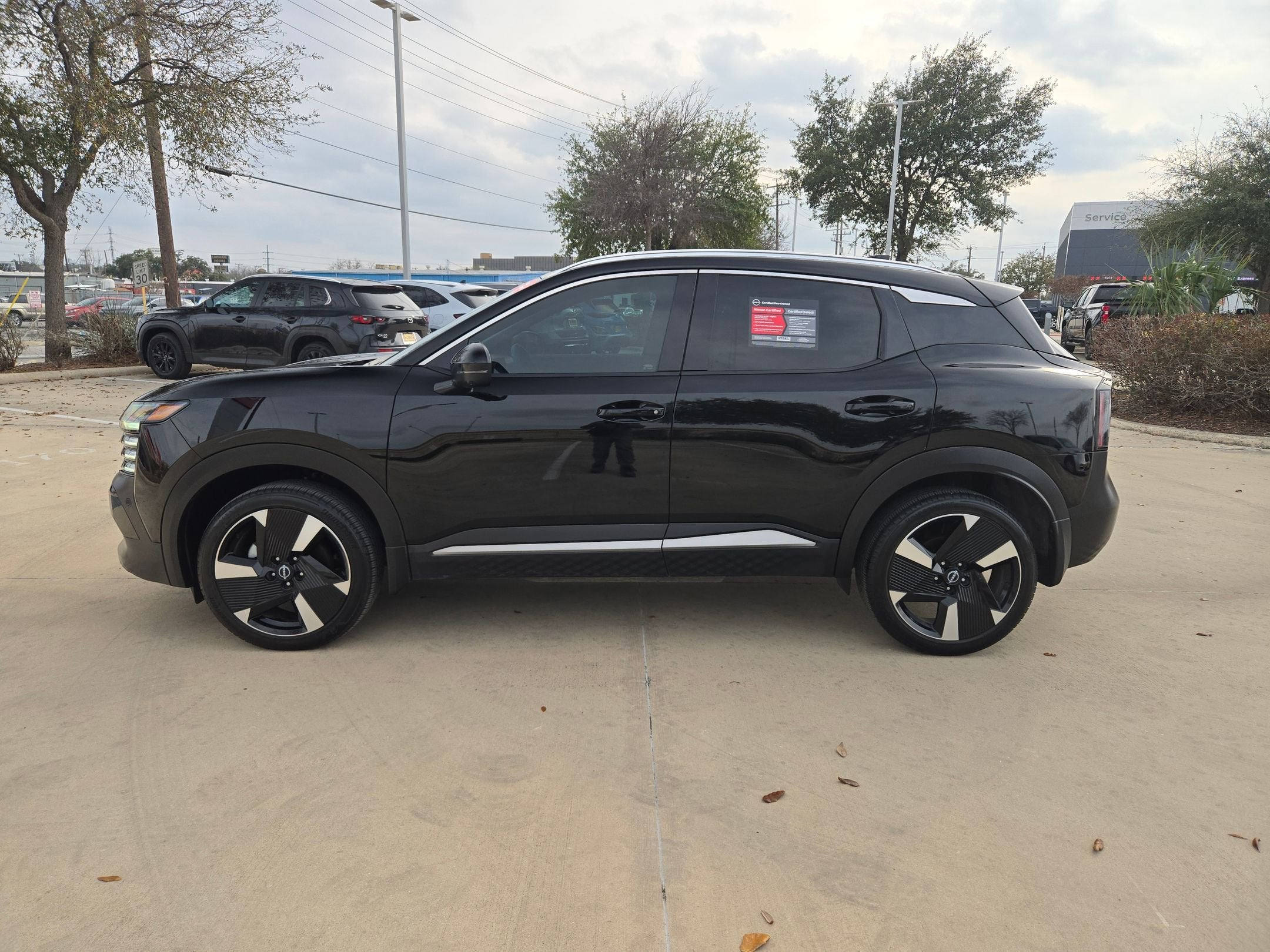 2025 Nissan Kicks SR