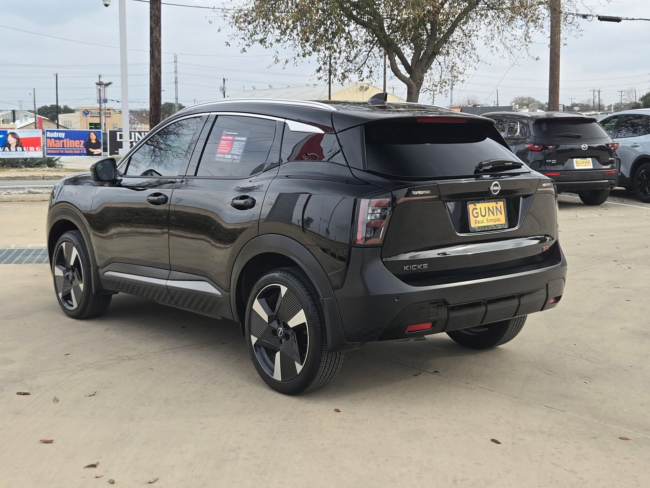 2025 Nissan Kicks SR