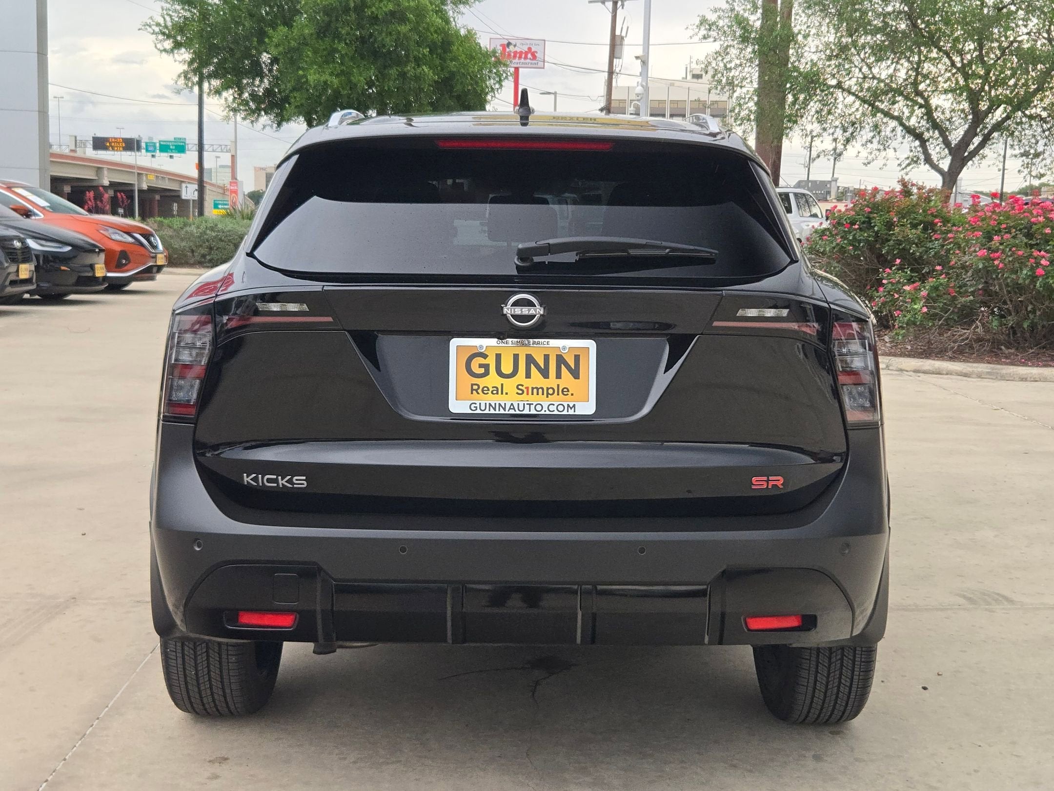 2025 Nissan Kicks SR