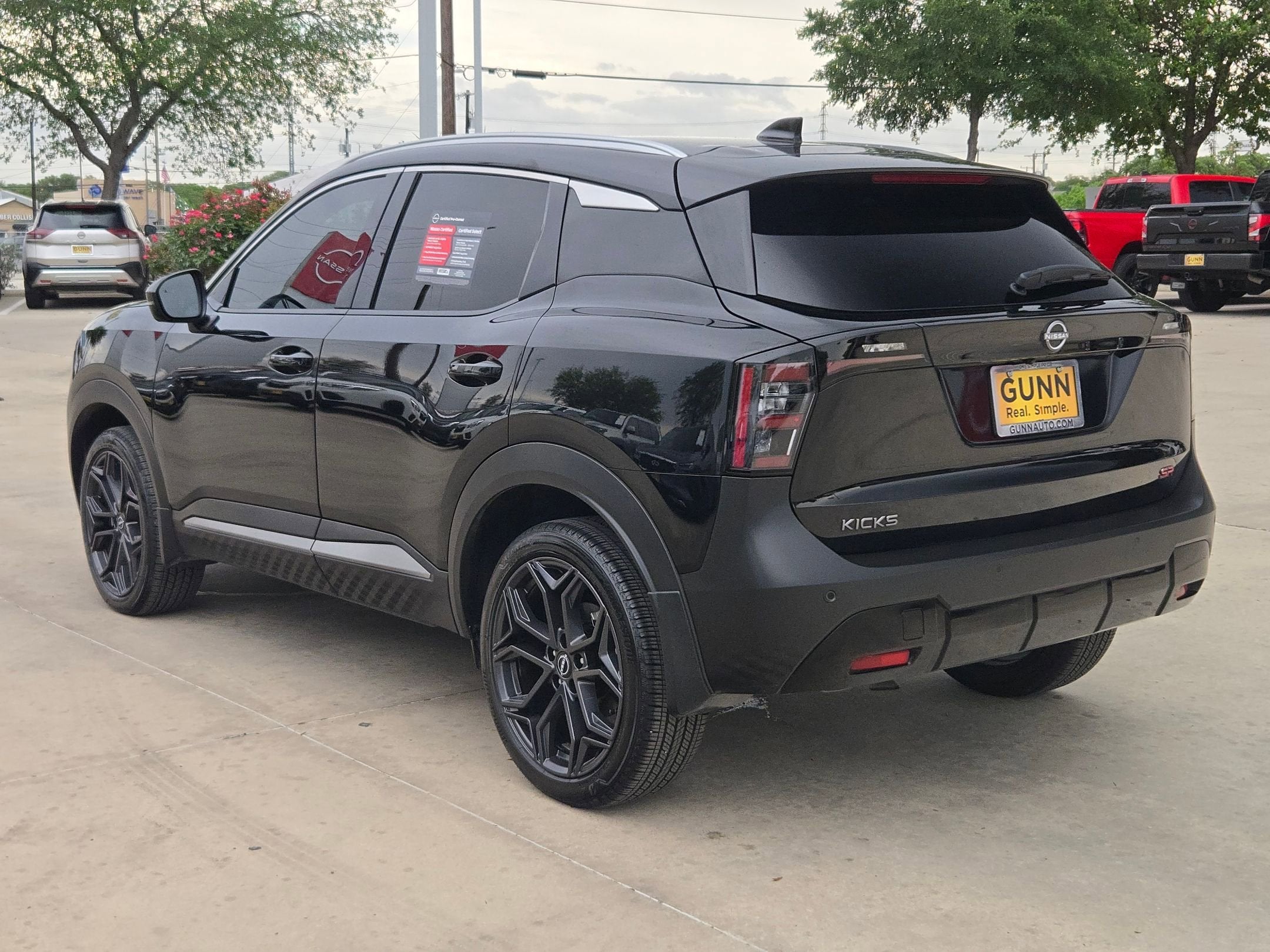 2025 Nissan Kicks SR