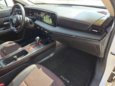 2025 Nissan Kicks SR