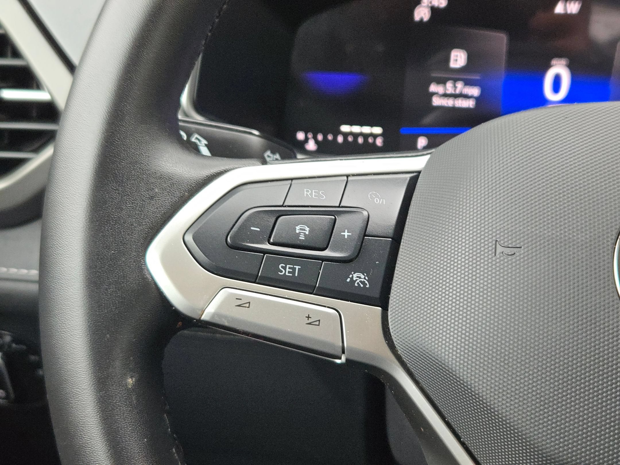 2025 Volkswagen Taos SE Black