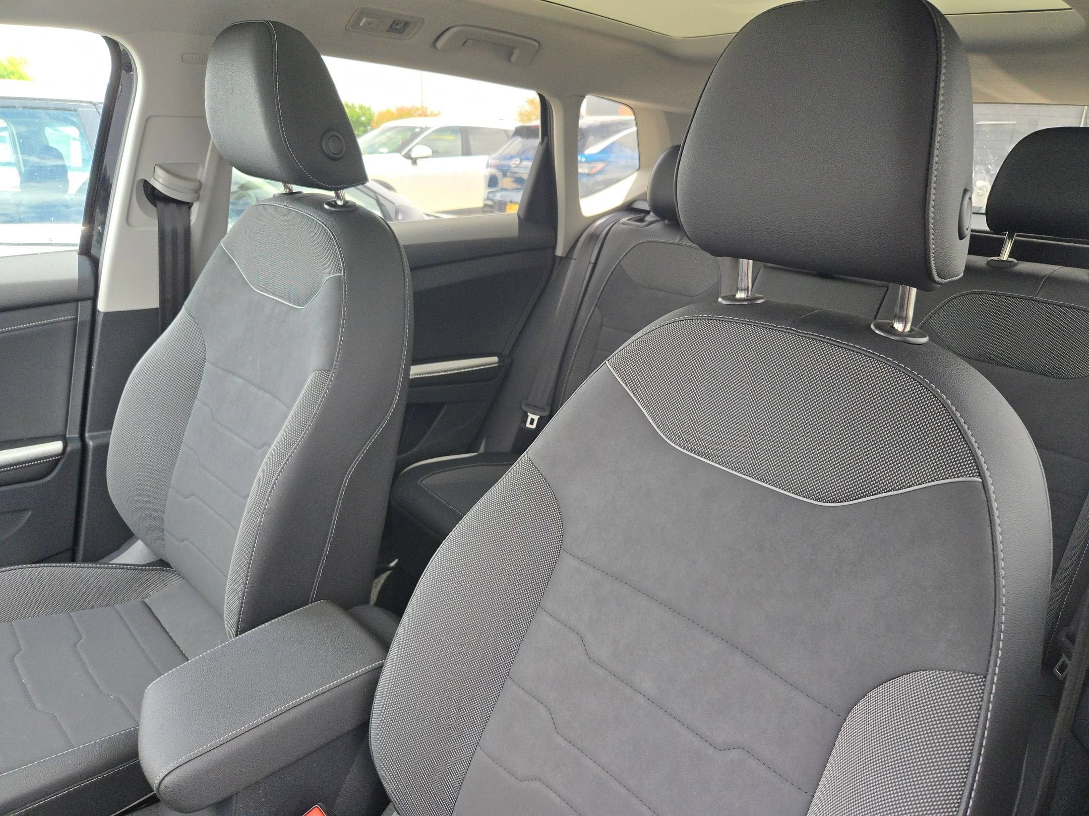 2025 Volkswagen Taos SE Black