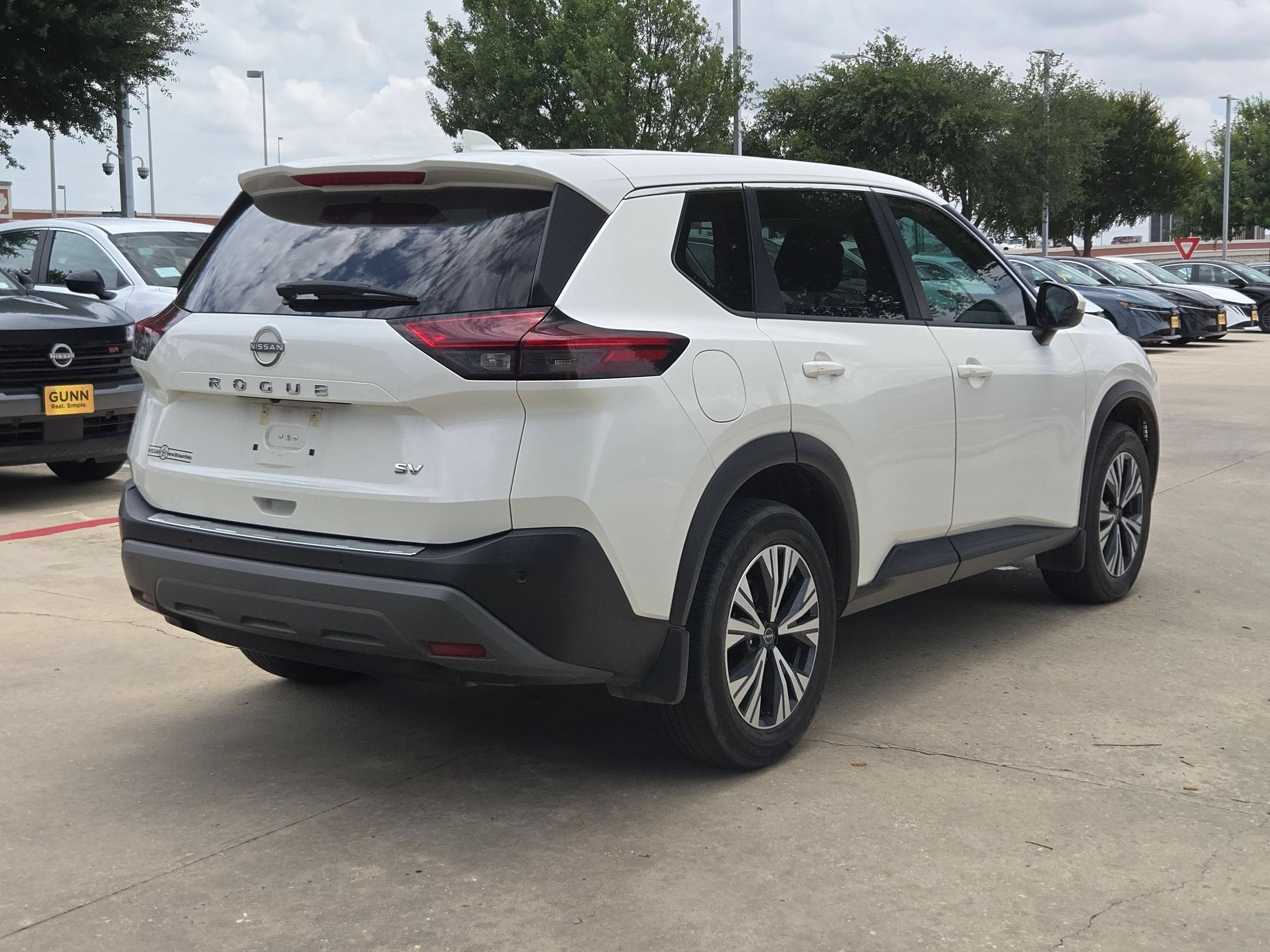 2022 Nissan Rogue SV