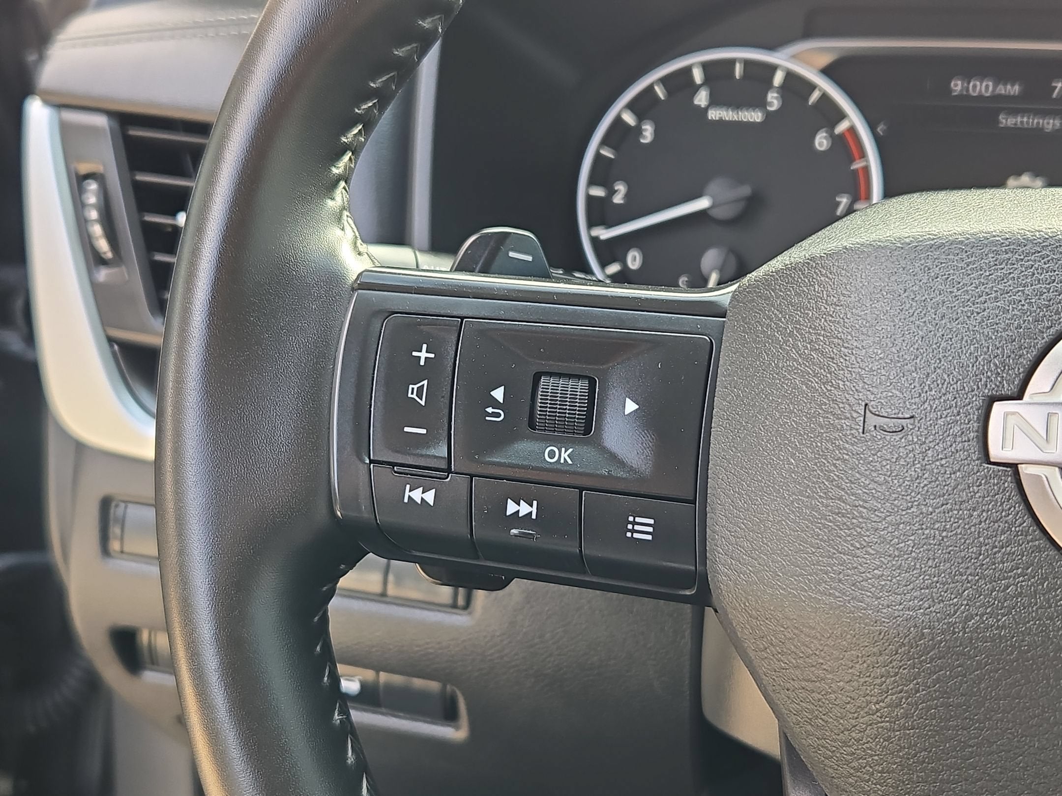 2025 Nissan Rogue SV