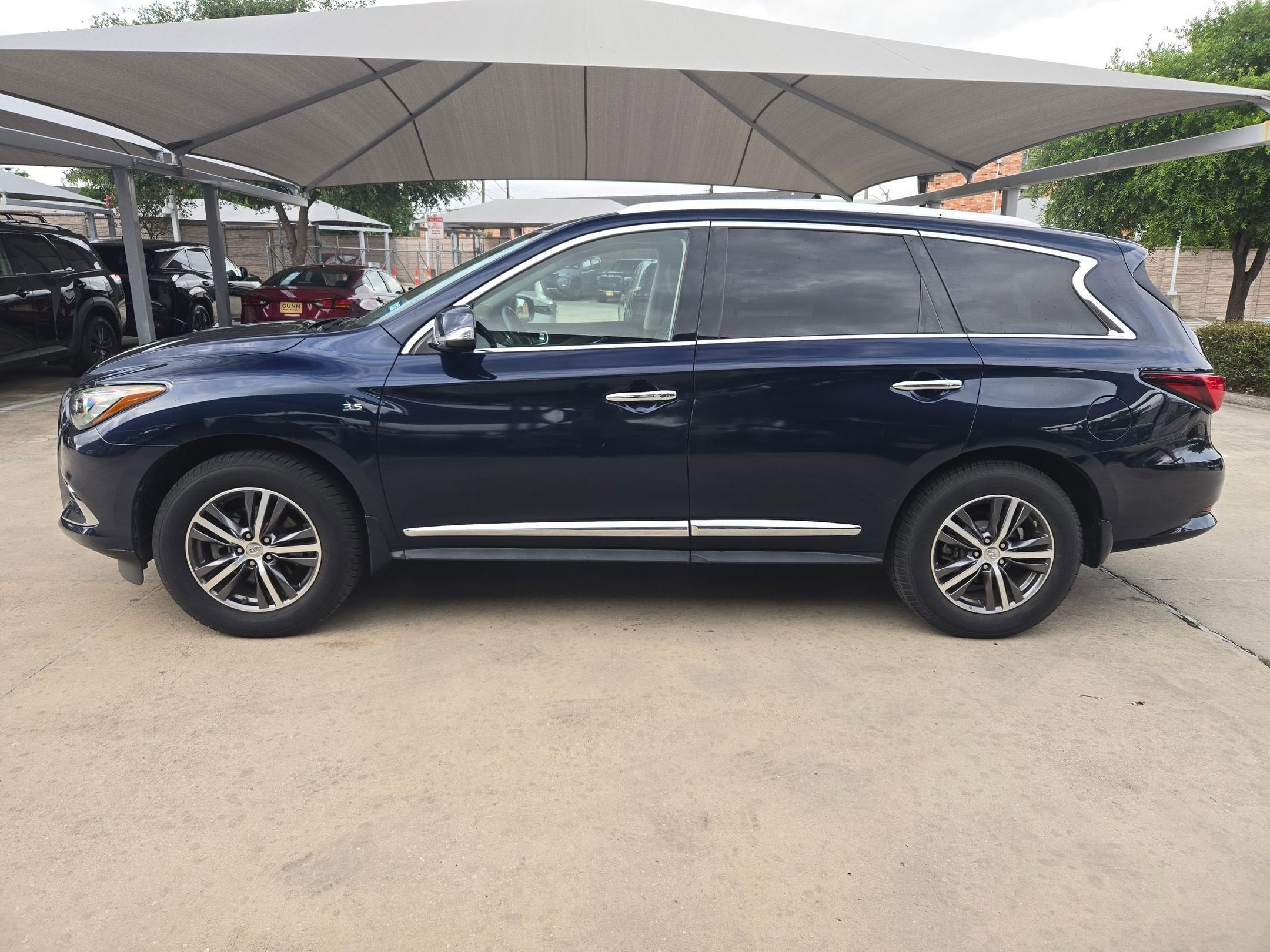 2017 INFINITI QX60 FWD