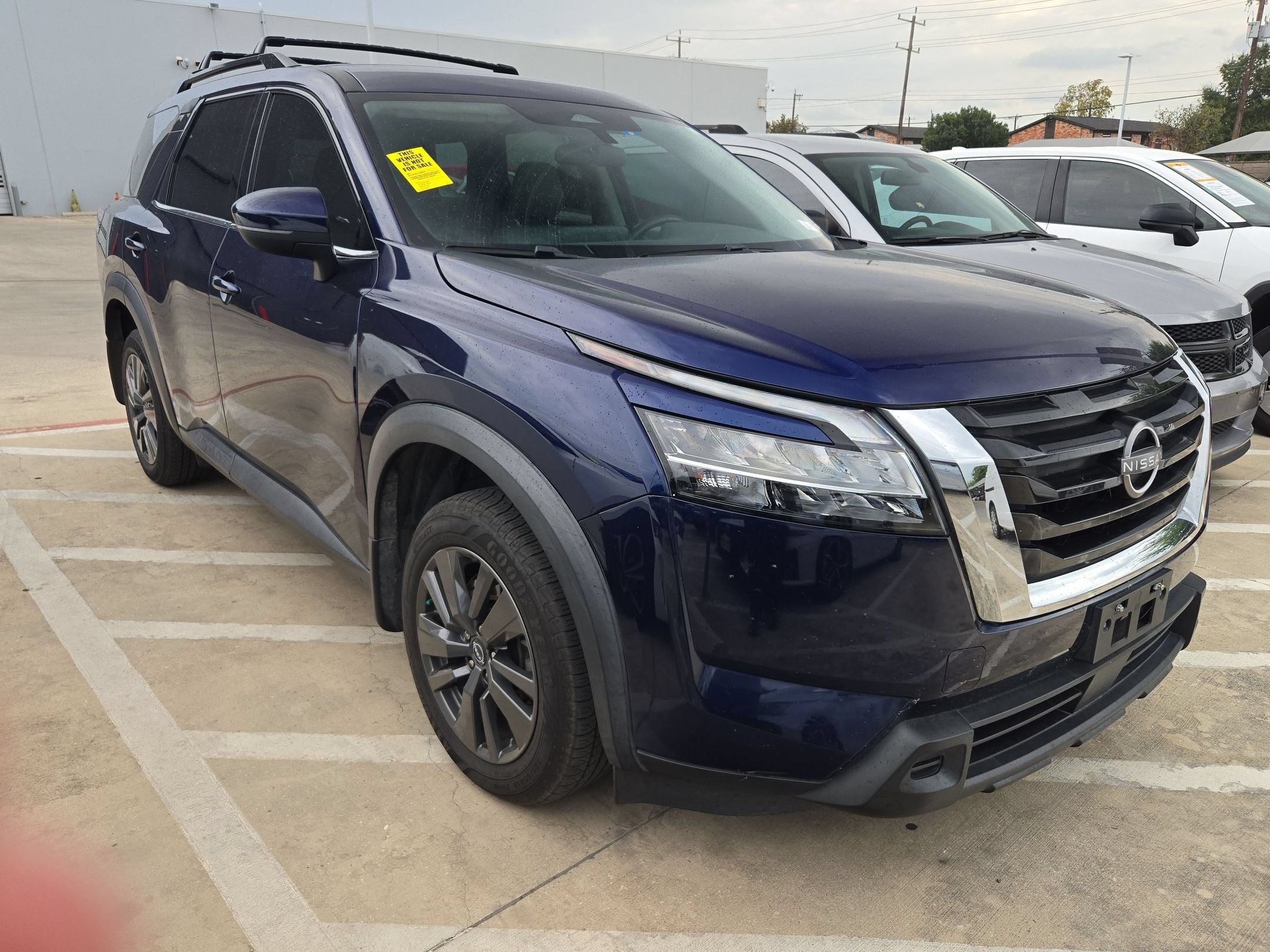 2022 Nissan Pathfinder SV