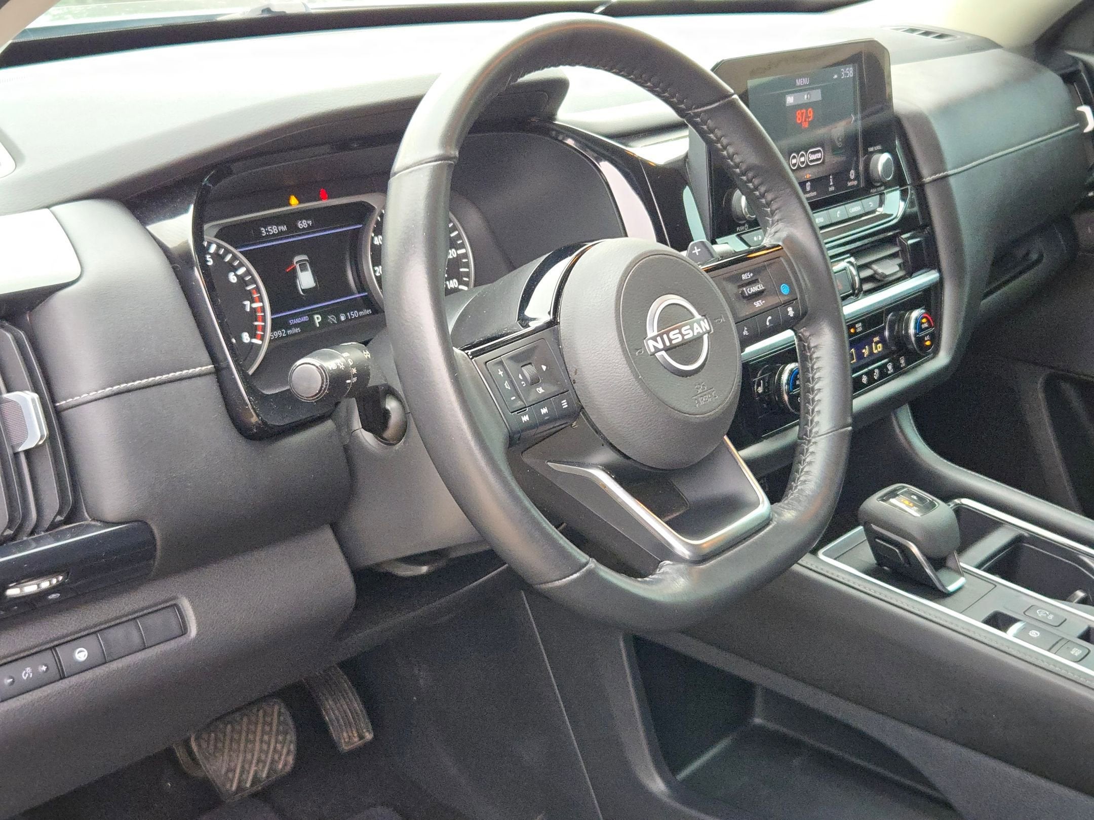 2023 Nissan Pathfinder SV