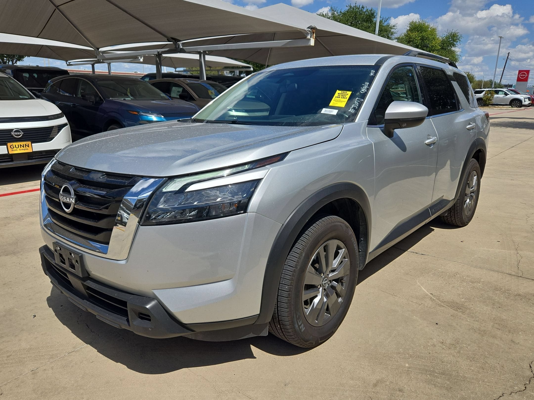 2025 Nissan Pathfinder SV