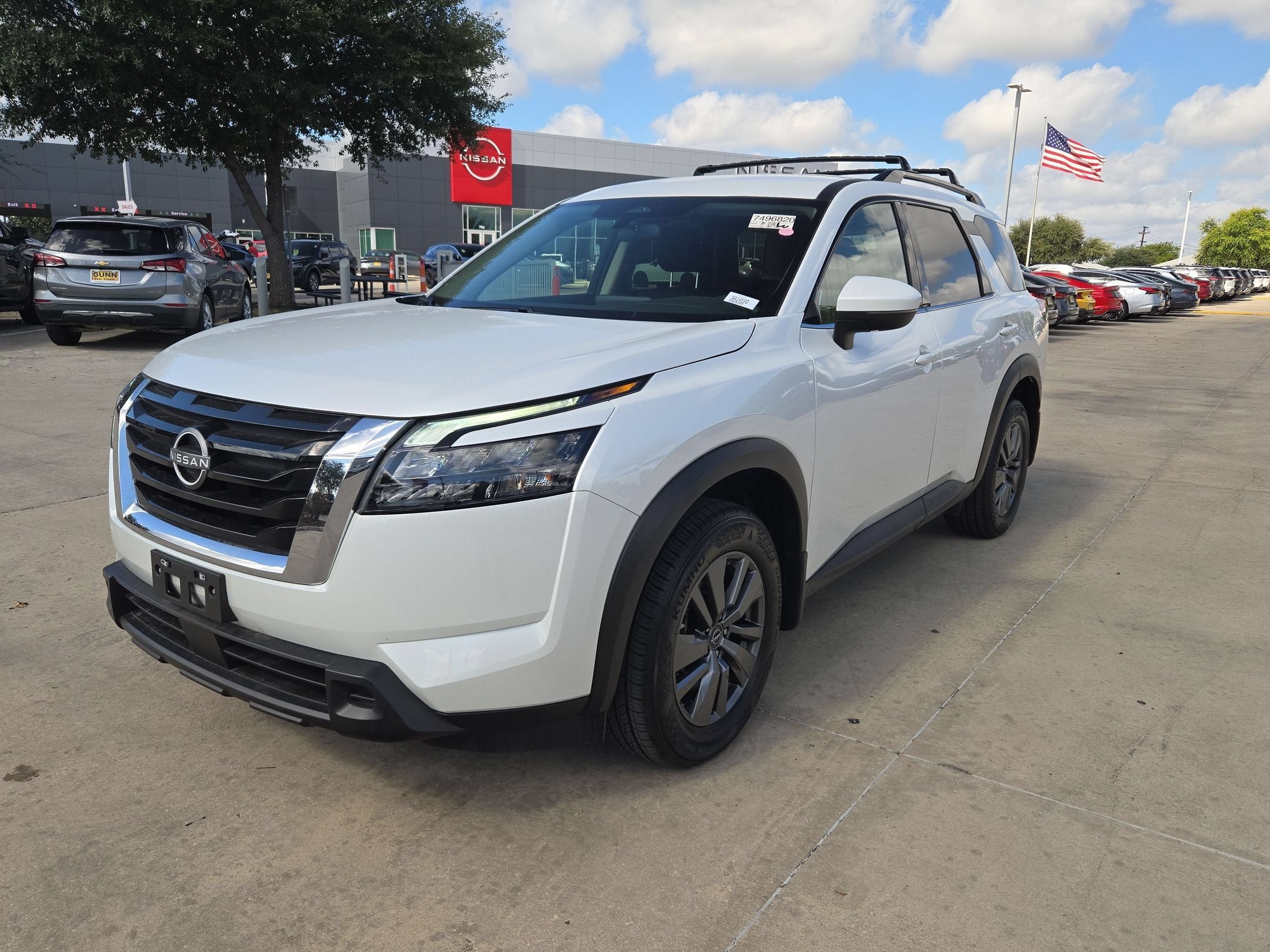 2025 Nissan Pathfinder SV