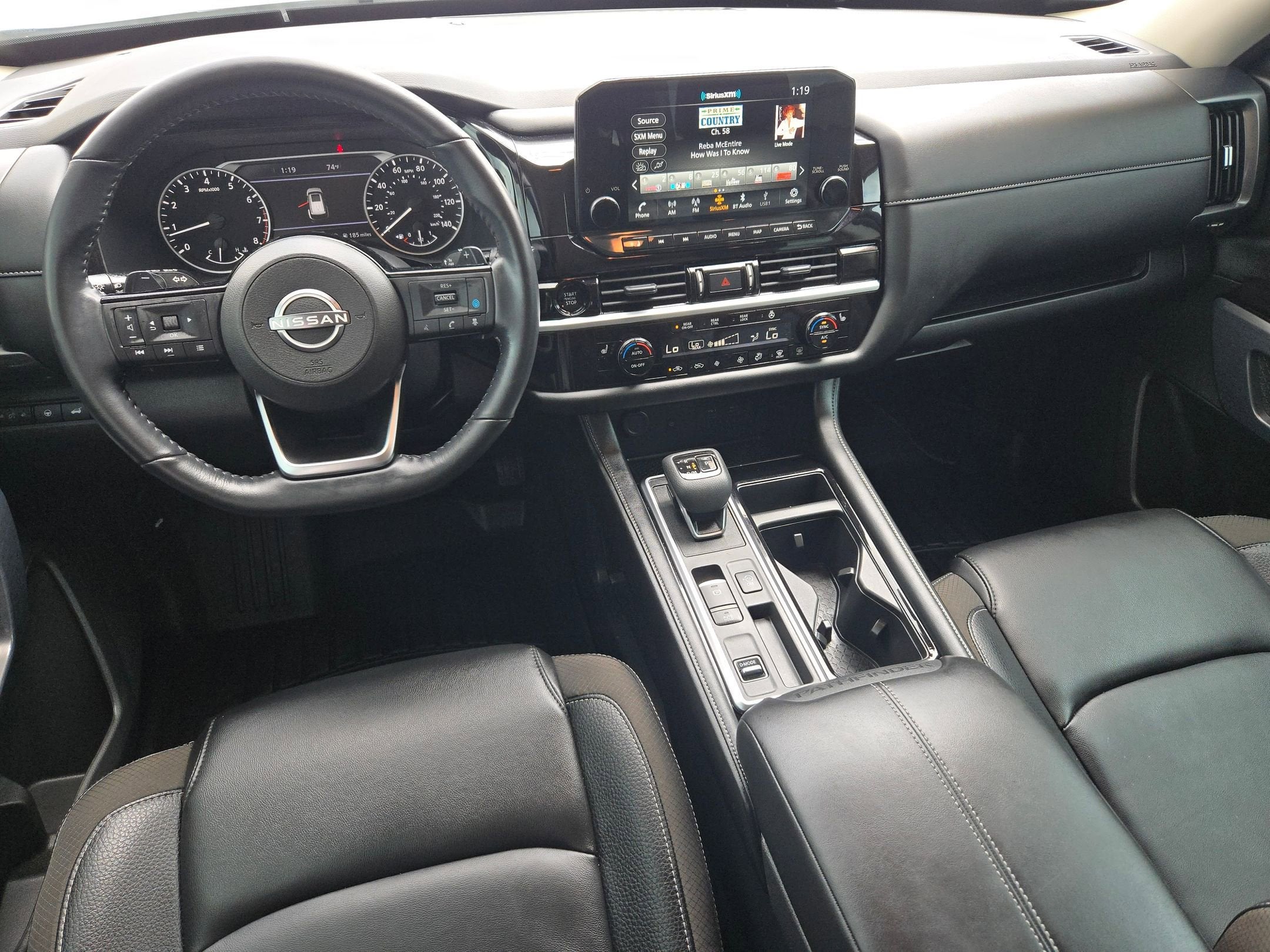 2025 Nissan Pathfinder SL