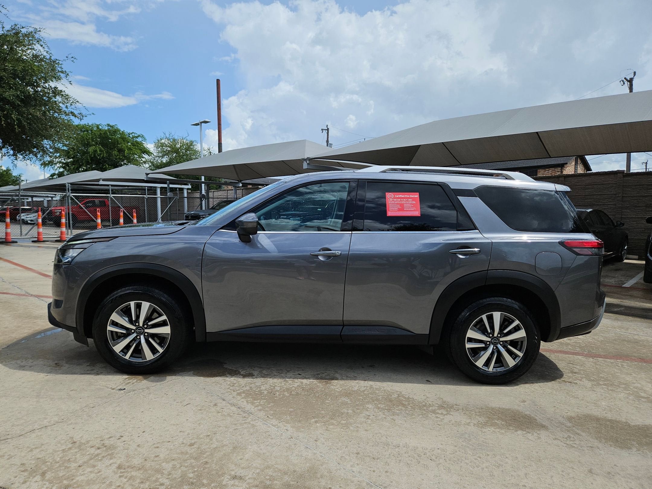 2025 Nissan Pathfinder SL