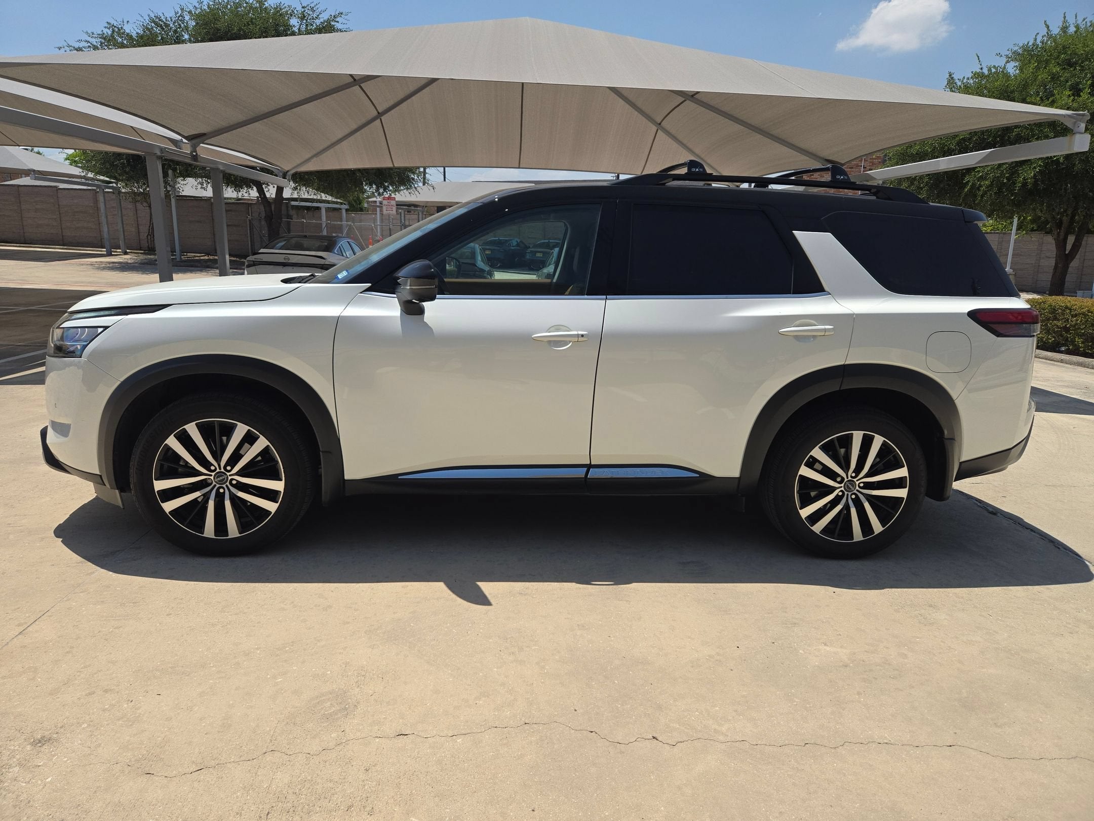 2023 Nissan Pathfinder Platinum