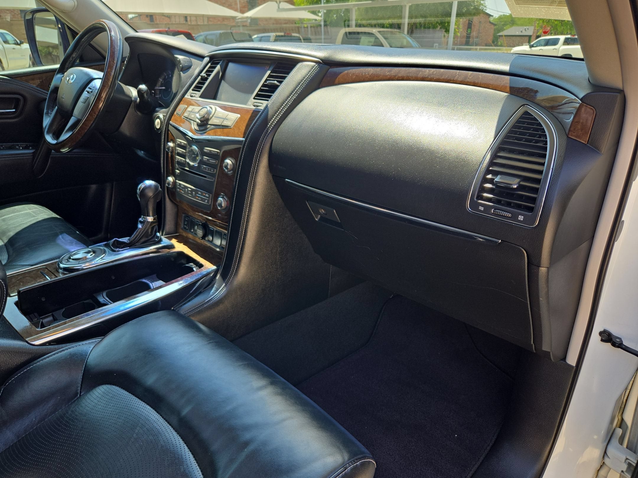 2017 INFINITI QX80 RWD
